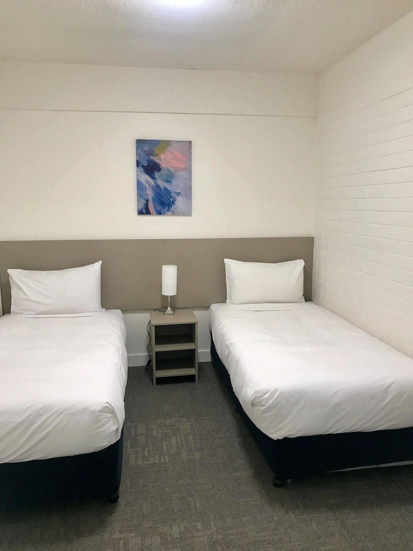 Adina Place Motel Apartments Launceston Bagian luar foto