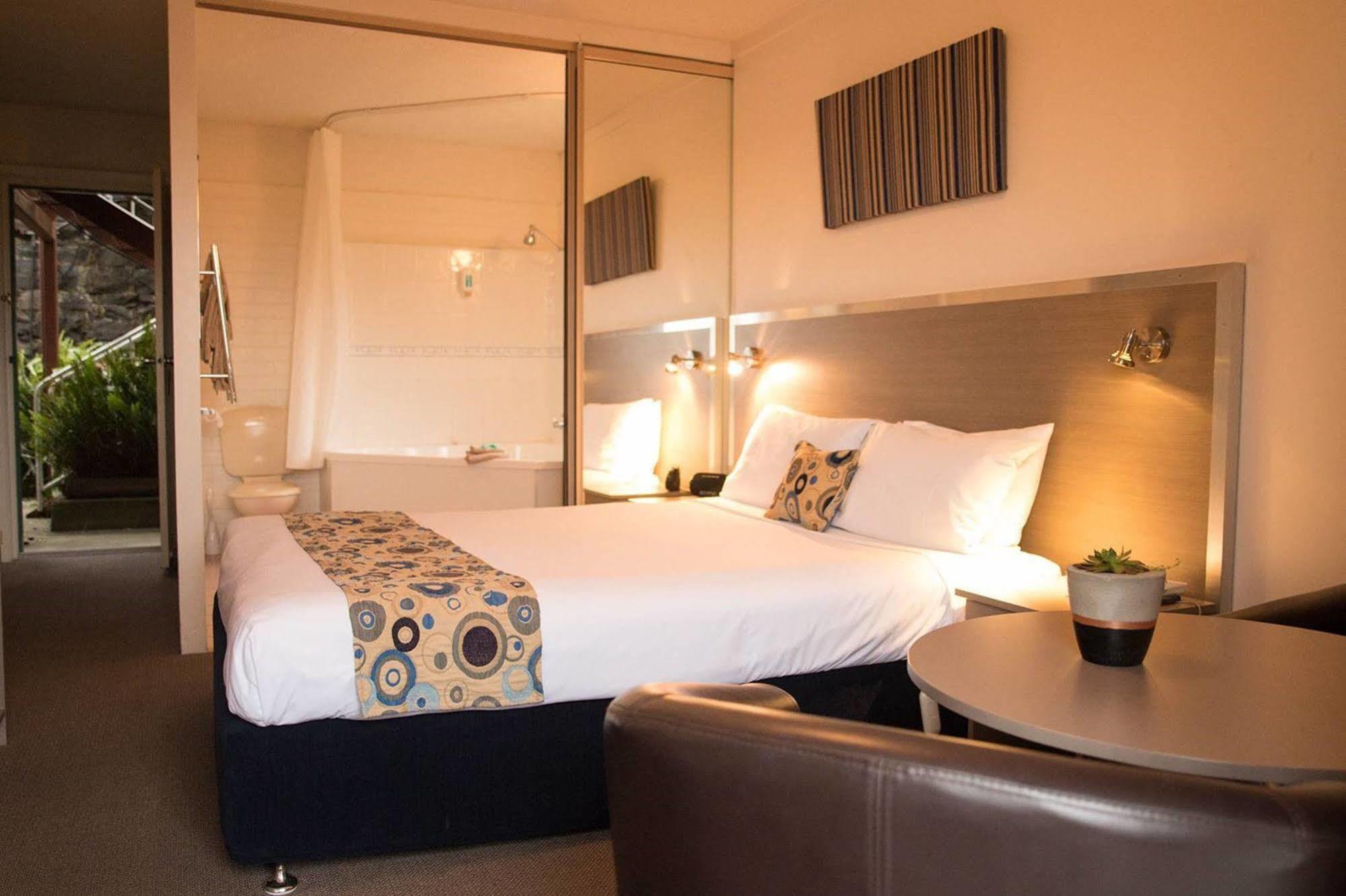 Adina Place Motel Apartments Launceston Bagian luar foto