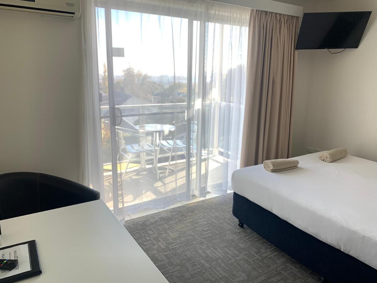 Adina Place Motel Apartments Launceston Bagian luar foto